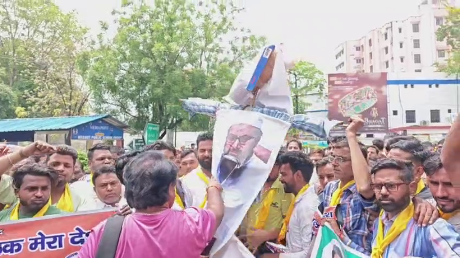 MUSLIM COMMUNITY PROTEST