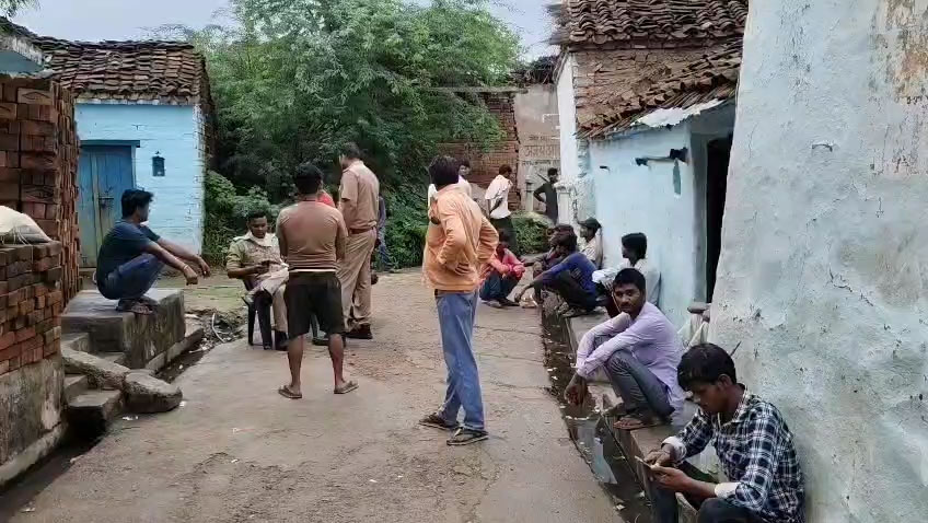 The body of a 43-year-old youth was found in a pond in Kariyari village