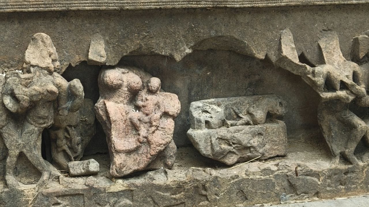 Dhora Nag Mandir: Where broken idols are worshipped, those who tried to repair the broken roof had to face death!