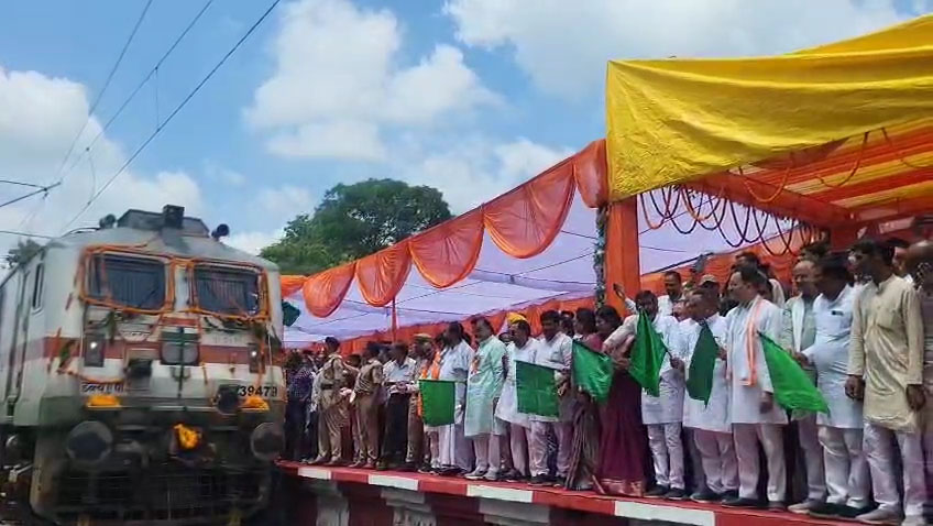 MP Jitin Prasada Flags Off New Train from Pilibhit