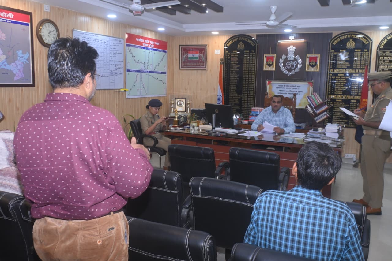 बरेली: ‘दर्पण’ में नज़र आई पुलिस की ढिलाई – एक विवेचक पर जांच, दूसरे को चेतावनी, SSP का सख़्त संदेश