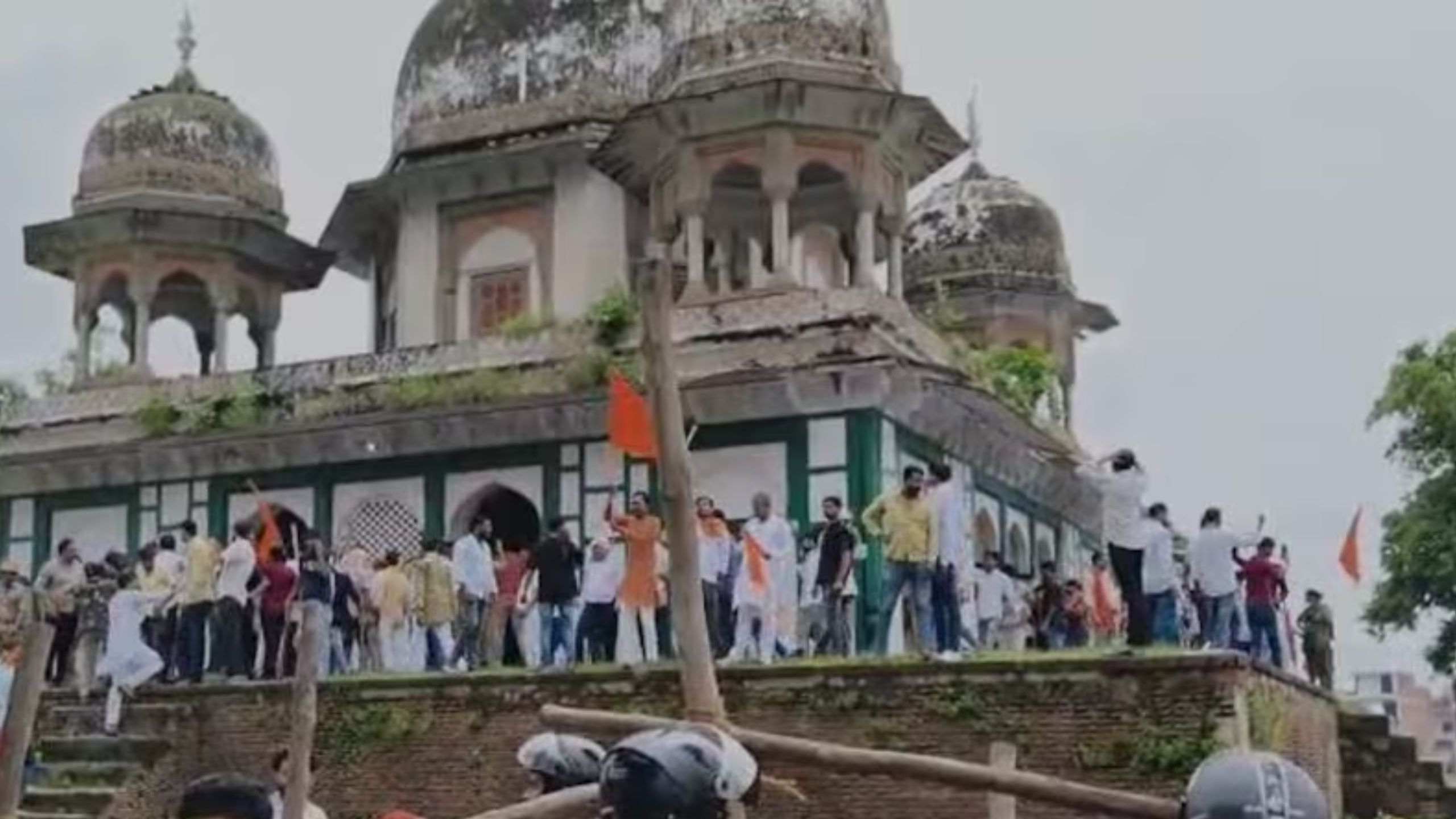 Fatehpur Makbara News : मकबरे में शिव मंदिर होने का दावा, हिंदू संगठनों ने खोला मोर्चा