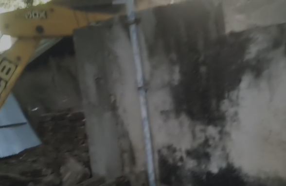 kanpur-dehat-lekhpal-ghar-shauchalay-giraya