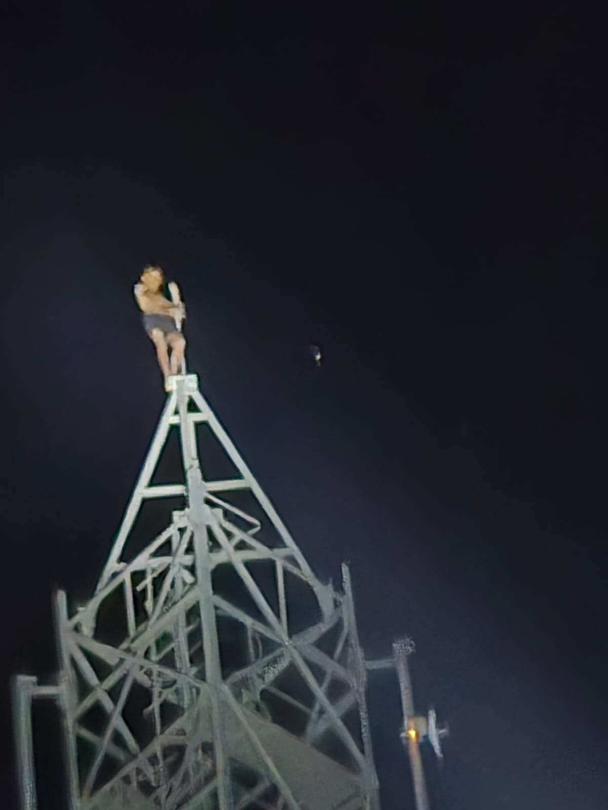 Sensation in Auraiya: Young man climbs mobile tower, insisting on second marriage while first wife is alive