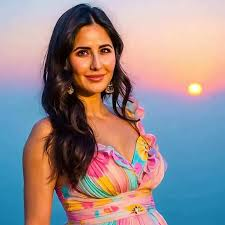 कैटरीना कैफ प्रेग्नेंसी शूट: बेबी बंप के साथ बीच पर नजर आईं बॉलीवुड स्टार