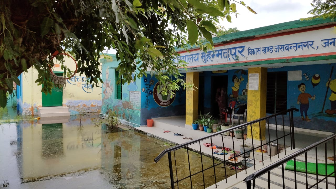 Etawah: Waterlogging in schools and Anganwadis increases the risk of children and women's safety
