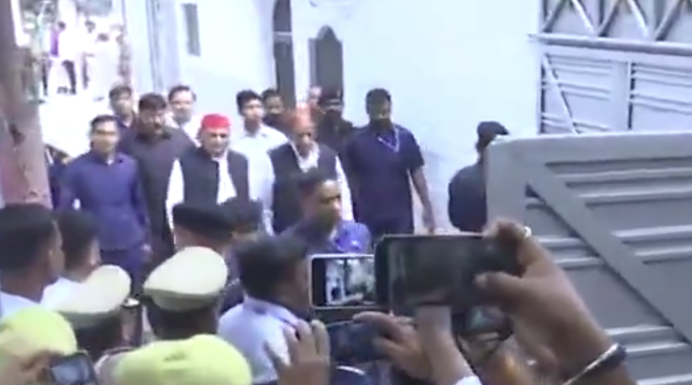 Akhilesh Yadav Meet Azam Khan: