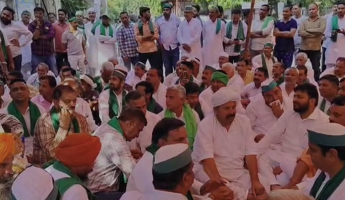 मुजफ्फरनगर: नरेश टिकैत का बड़ा बयान, कहा- “मुख्यमंत्री ने गीदड़ों से दोस्ती कर ली”