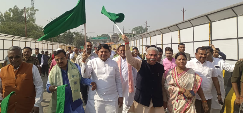 Kanpur Dehat: Newly constructed overbridge at Haldharpur railway crossing near Bhognipur opens, inaugurated by Minister Rakesh Sachan; will provide relief from traffic jams