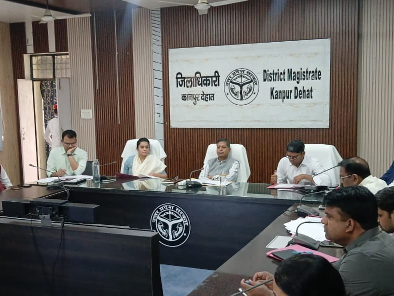 कानपुर देहात में तालाबों के अतिक्रमण हटाने और सौंदर्यीकरण पर डीएम कपिल सिंह ने की समीक्षा बैठक
