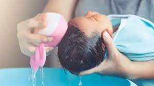 How to give a bath to a baby in winter: