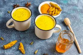 Benefits of Turmeric Milk: सर्दियों में हल्दी वाला दूध पीना क्यों है जरूरी? डाइटिशियन शिल्पा अरोड़ा ने बताए बड़े फायदे