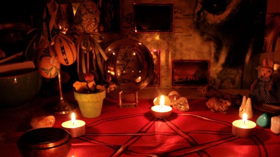 झाड़फूंक के बहाने तांत्रिक ने 12 साल की बच्ची से की अश्लील हरकत, रोते हुए सुनाई दर्दनाक आपबीती