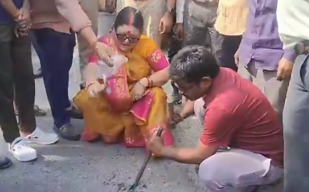 Kanpur: Angry Mayor Pramila Pandey swung a hammer on the road, raging over poor work.