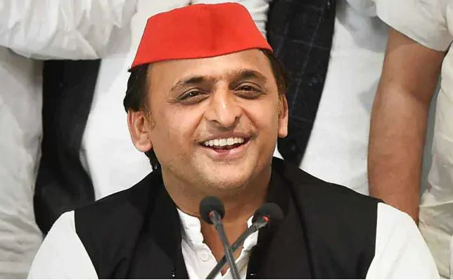 अखिलेश यादव के ऐलान से यूपी की सियासत गरमाई: महिलाओं को 40 हजार सालाना देने की घोषणा पर जहां बीजेपी में हलचल, वहीं महिलाओं में दिखी खुशी