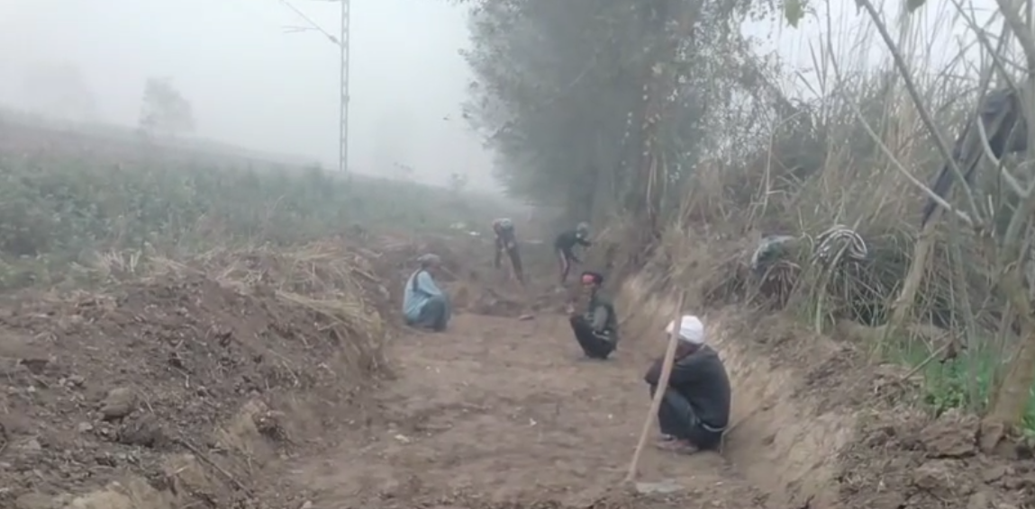 sitapur-parsendi-block-mgnrega-corruption-dharnag-panchayat