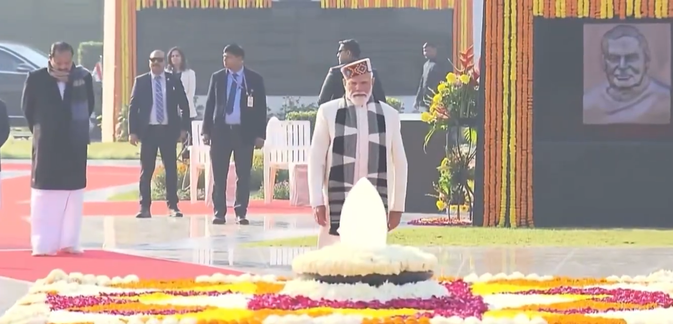अटल बिहारी वाजपेयी की 101वीं जयंती: PM मोदी ने ‘सदैव अटल’ स्मारक पर दी श्रद्धांजलि
