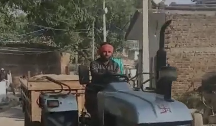 Illegal sand tractor hits woman in Datia, commotion erupts