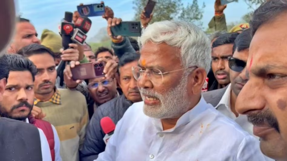 mahoba-swatantra-dev-singh-convoy-stopped-bjp-mla-protest