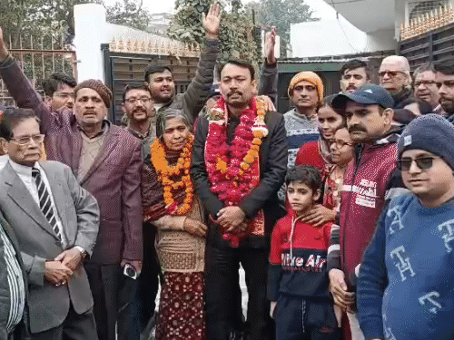 कानपुर पहुंचे सिटी मजिस्ट्रेट अलंकार अग्निहोत्री का स्वागत, वीडियो वायरल