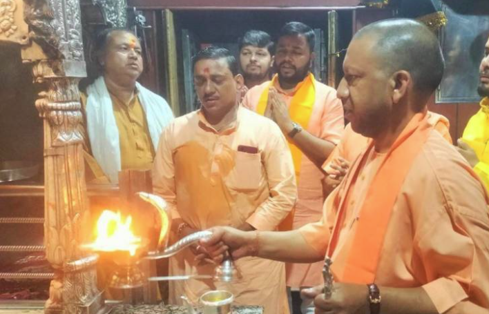 काल भैरव–काशी विश्वनाथ मंदिर में सीएम योगी ने की पूजा-अर्चना