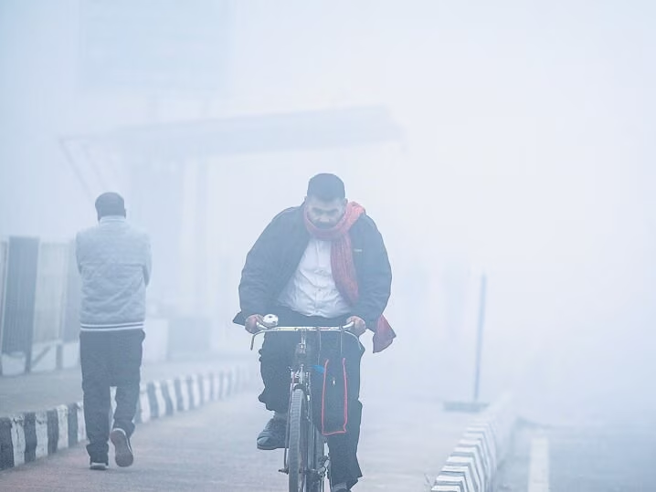 कानपुर में शीतलहर और कोहरे का कहर, विजिबिलिटी सिर्फ 50 मीटर