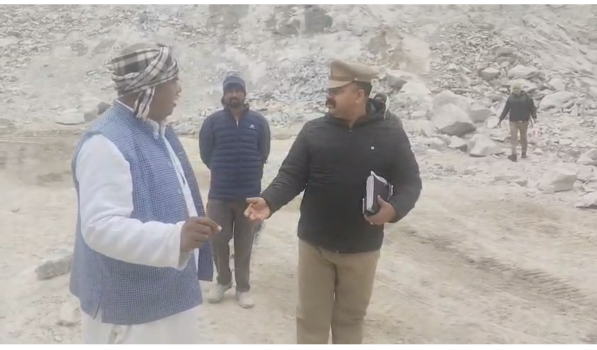 महोबा में रमकुंडा पहाड़ पर नाबालिग किशोरी केस का फरार आरोपी मृत पाया गया, इलाके में सनसनी