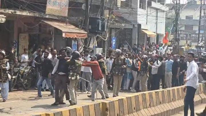इंदौर में कांग्रेस और बीजेपी कार्यकर्ताओं के बीच विवाद, पथराव की घटना