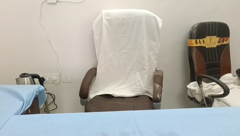 बाराबंकी CHC में डॉक्टर पर ड्यूटी से अनुपस्थित रहने का आरोप, मरीजों को हो रही परेशानी