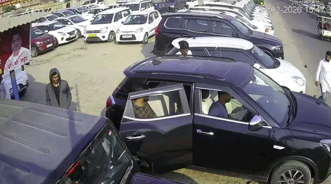 बाराबंकी में टेस्ट ड्राइव के बहाने महिंद्रा XUV-300 लूट, कर्मचारी को चलती गाड़ी से फेंका