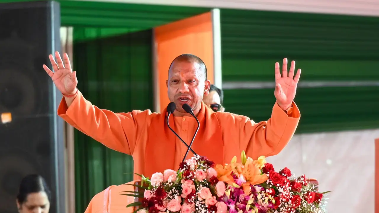 यूपी में होली पर तीन दिन का अवकाश, CM योगी ने दी खुशखबरी