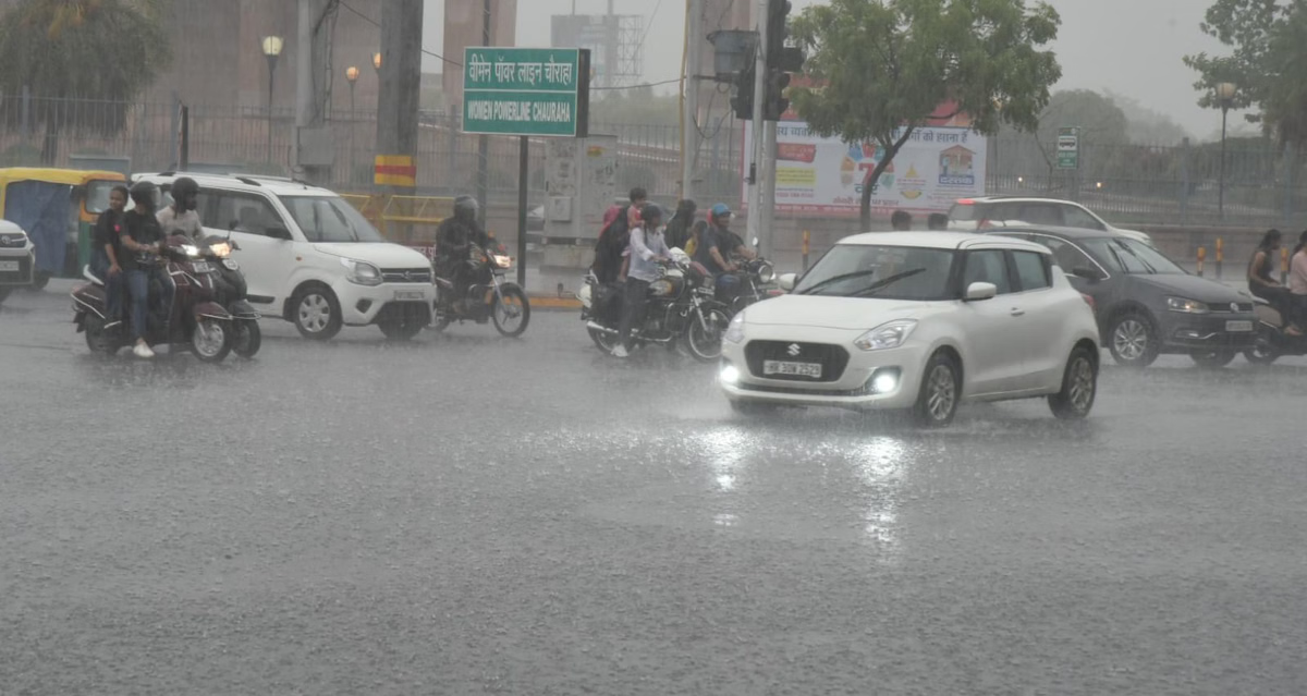 up-weather-alert-rain-lightning-30-districts-february-2026