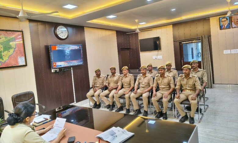 कानपुर देहात पुलिस अधीक्षक ने रिक्रूट आरक्षियों से की बैठक, प्रशिक्षण और अनुशासन पर दिया जोर