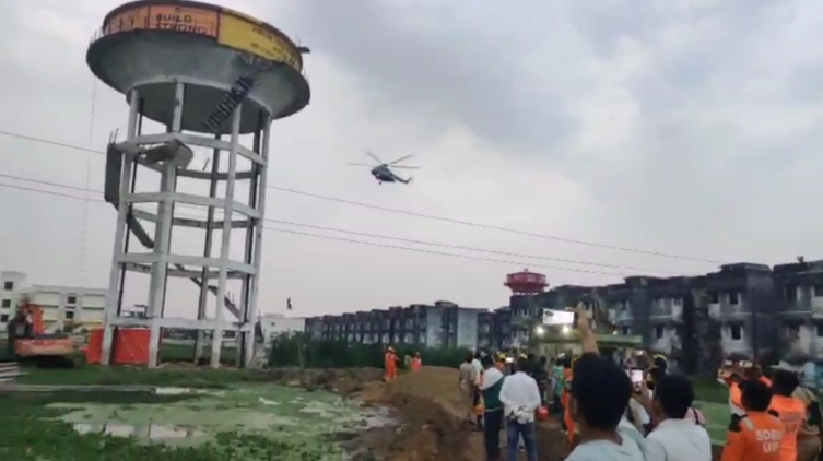 सिद्धार्थनगर : पानी की टंकी की सीढ़ी टूटी, 1 बच्चे की मौत; 15 घंटे बाद हेलिकॉप्टर से 2 किशोरों का रेस्क्यू
